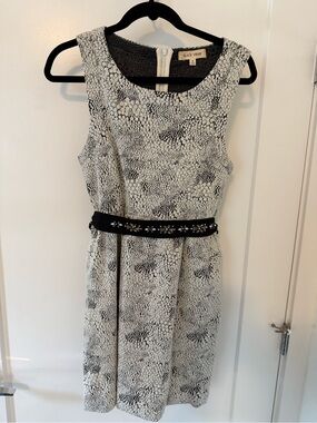 Beautiful belted Black Swan medium dress with pockets